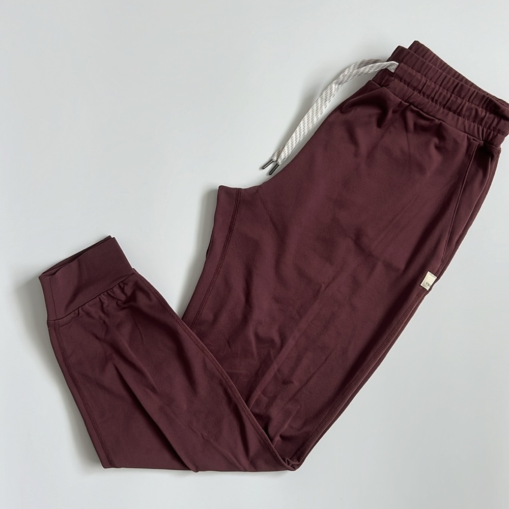 VUORI burgundy performance jogger pants small